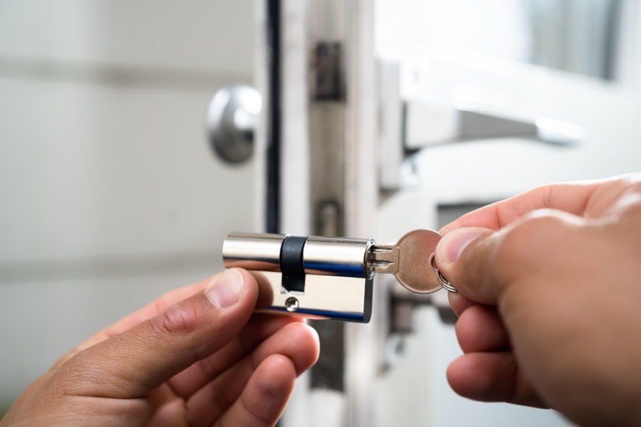 Remplacement d'un cylindre de serrure de porte d'entrée